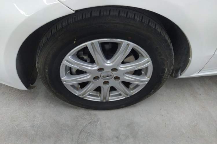 Used Qoros 3 2018 Sedan 1.6L Automatic Leading Model Left Front Wheel Hub