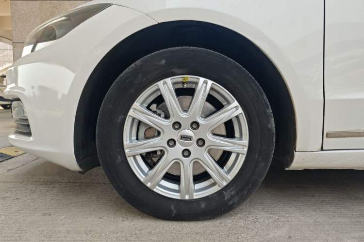 Used Qoros 3 2018 Sedan 1.6L Automatic Leading Model Left Front Wheel Hub