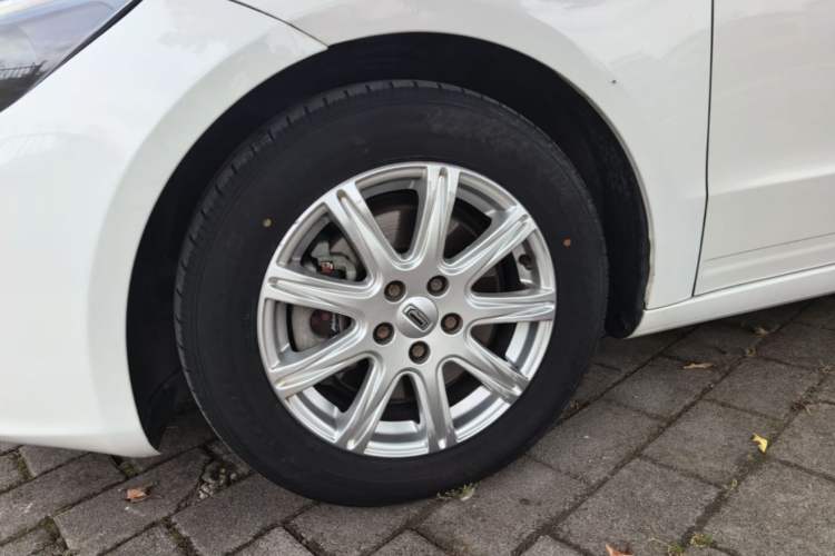 Used Qoros 3 2018 Sedan 1.6L Automatic Leading Model Left Front Wheel Hub