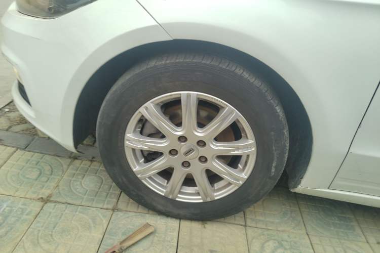 Used Qoros 3 2018 Sedan 1.6L Automatic Leading Model Left Front Wheel Hub