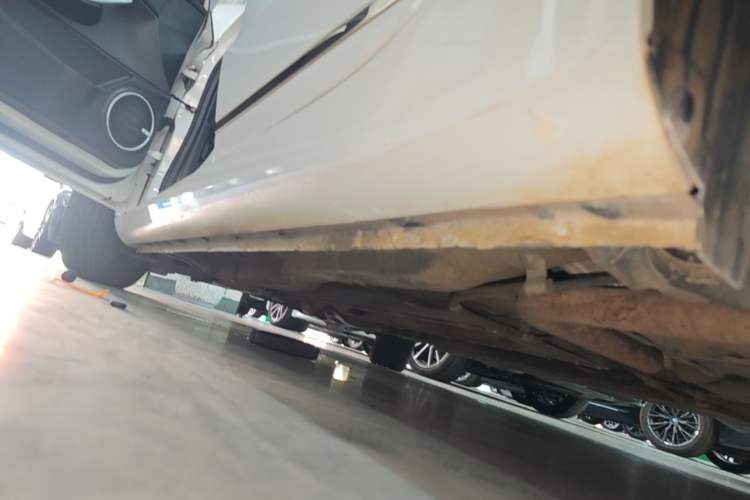 Used Qoros 3 2018 Sedan 1.6L Automatic Leading Model Left Side Sill