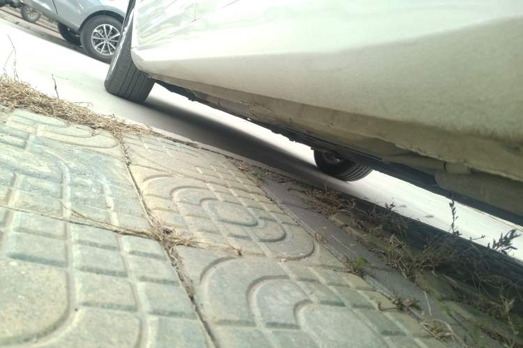 Used Qoros 3 2018 Sedan 1.6L Automatic Leading Model Left Side Sill