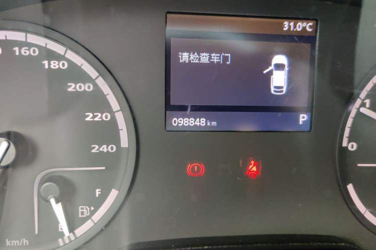 Used Qoros 3 2018 Sedan 1.6L Automatic Leading Model Odometer Close Up