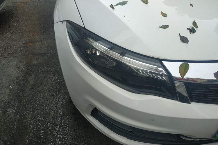 Used Qoros 3 2018 Sedan 1.6L Automatic Leading Model Right Front Headlight