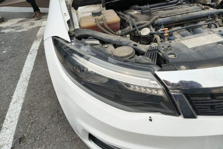 Used Qoros 3 2018 Sedan 1.6L Automatic Leading Model Right Front Headlight