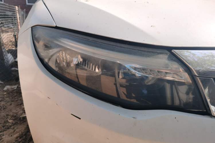 Used Qoros 3 2018 Sedan 1.6L Automatic Leading Model Right Front Headlight