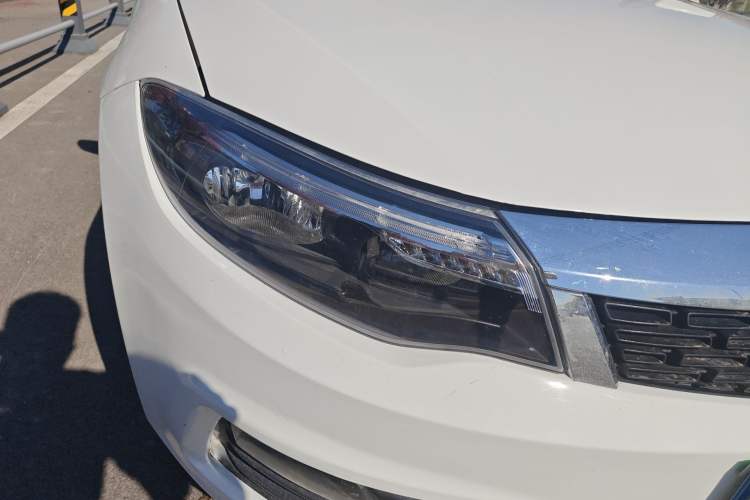 Used Qoros 3 2018 Sedan 1.6L Automatic Leading Model Right Front Headlight