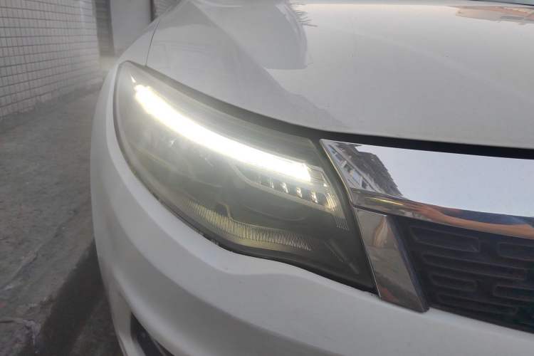 Used Qoros 3 2018 Sedan 1.6L Automatic Leading Model Right Front Headlight