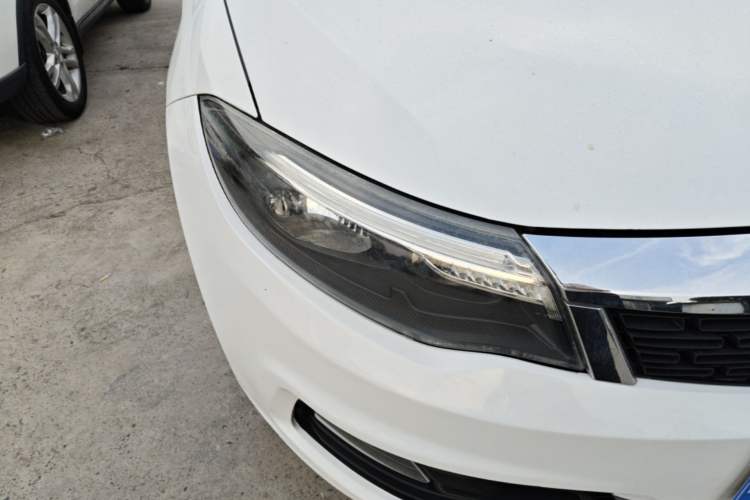 Used Qoros 3 2018 Sedan 1.6L Automatic Leading Model Right Front Headlight