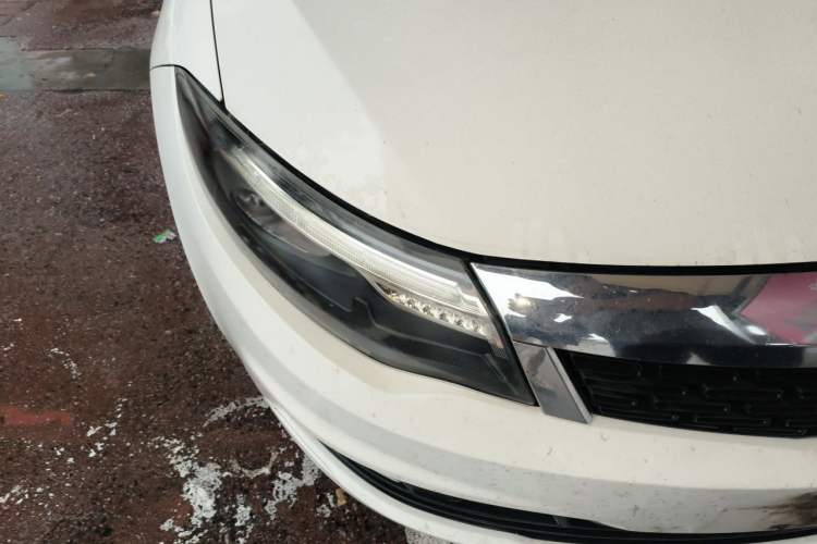Used Qoros 3 2018 Sedan 1.6L Automatic Leading Model Right Front Headlight
