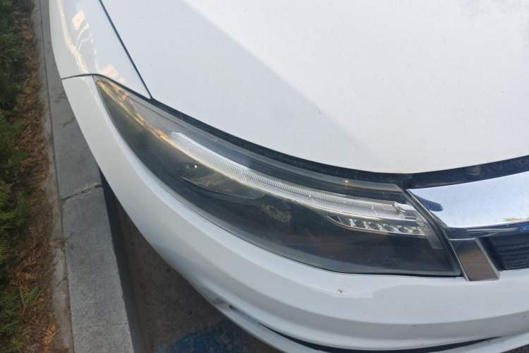 Used Qoros 3 2018 Sedan 1.6L Automatic Leading Model Right Front Headlight