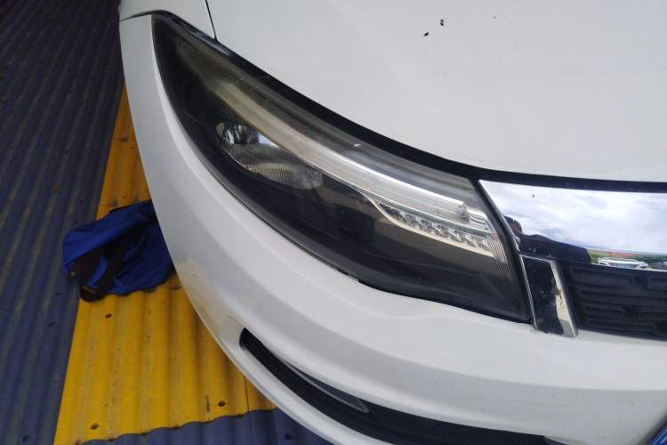 Used Qoros 3 2018 Sedan 1.6L Automatic Leading Model Right Front Headlight
