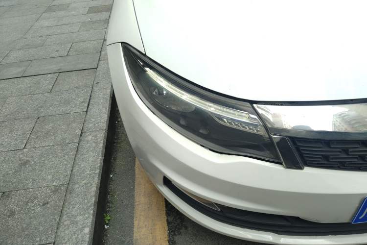Used Qoros 3 2018 Sedan 1.6L Automatic Leading Model Right Front Headlight