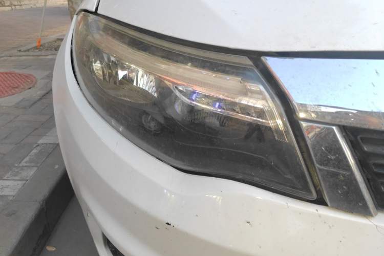 Used Qoros 3 2018 Sedan 1.6L Automatic Leading Model Right Front Headlight