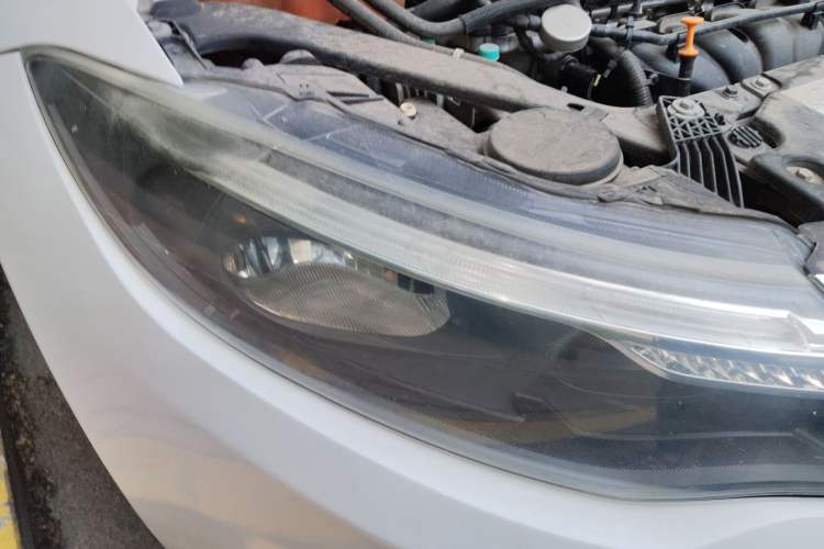 Used Qoros 3 2018 Sedan 1.6L Automatic Leading Model Right Front Headlight
