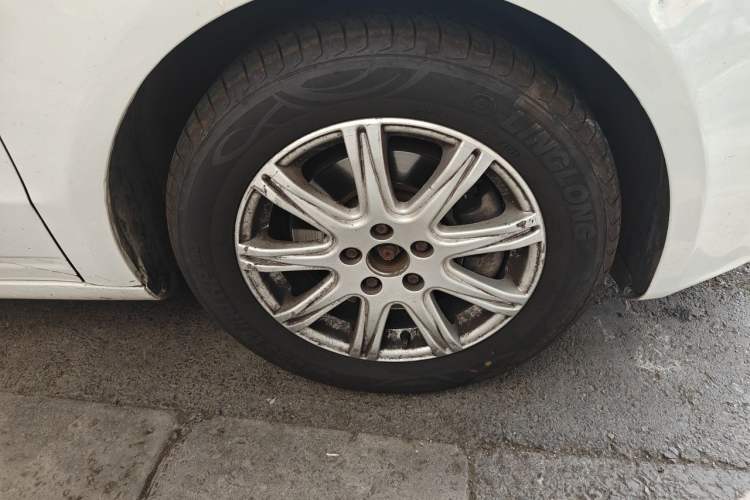 Used Qoros 3 2018 Sedan 1.6L Automatic Leading Model Right Front Wheel Hub