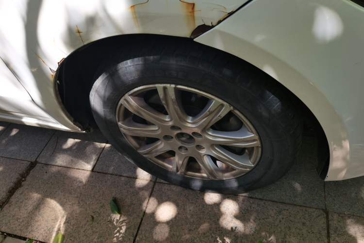 Used Qoros 3 2018 Sedan 1.6L Automatic Leading Model Right Front Wheel Hub