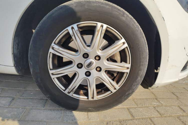 Used Qoros 3 2018 Sedan 1.6L Automatic Leading Model Right Front Wheel Hub
