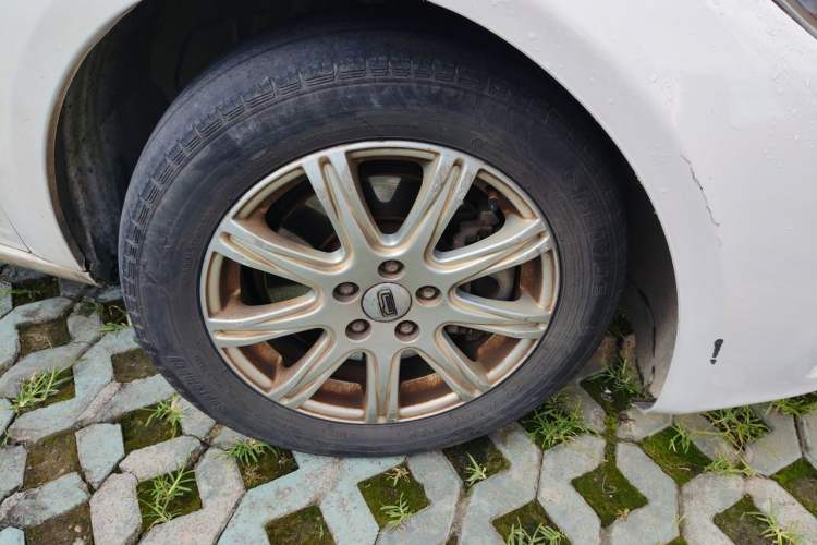 Used Qoros 3 2018 Sedan 1.6L Automatic Leading Model Right Front Wheel Hub