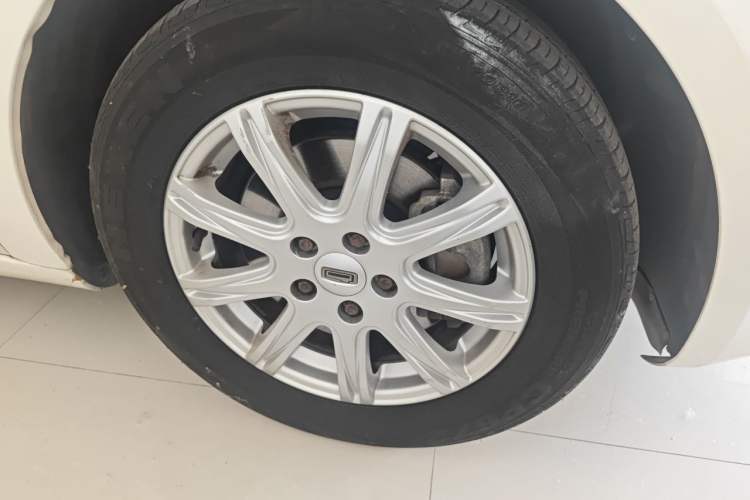 Used Qoros 3 2018 Sedan 1.6L Automatic Leading Model Right Front Wheel Hub