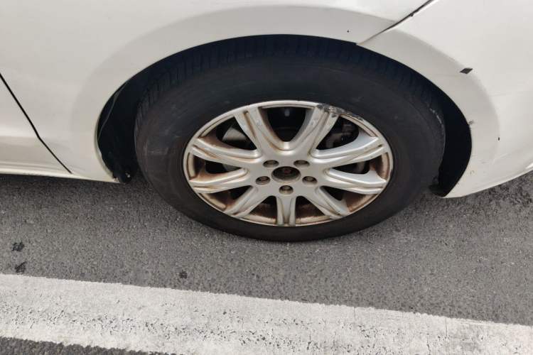 Used Qoros 3 2018 Sedan 1.6L Automatic Leading Model Right Front Wheel Hub