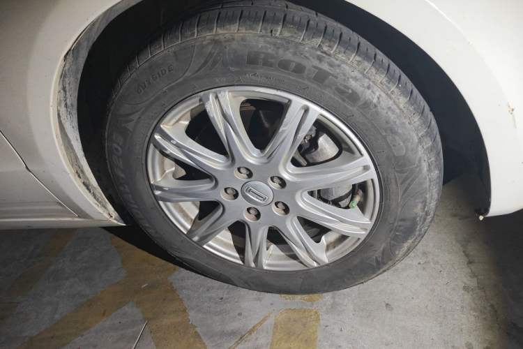 Used Qoros 3 2018 Sedan 1.6L Automatic Leading Model Right Front Wheel Hub