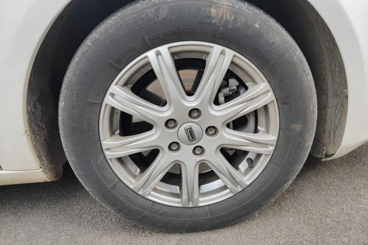 Used Qoros 3 2018 Sedan 1.6L Automatic Leading Model Right Front Wheel Hub
