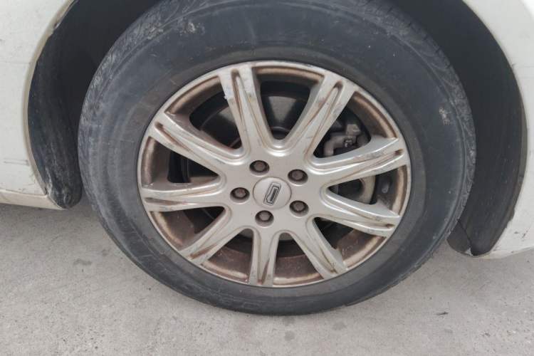 Used Qoros 3 2018 Sedan 1.6L Automatic Leading Model Right Front Wheel Hub