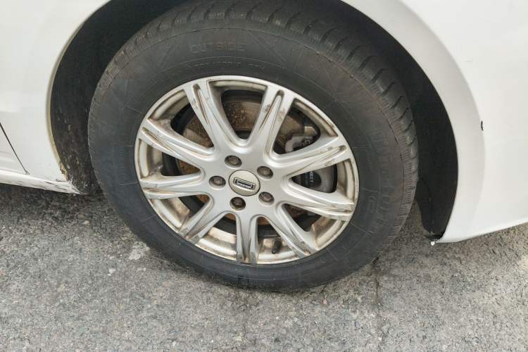 Used Qoros 3 2018 Sedan 1.6L Automatic Leading Model Right Front Wheel Hub