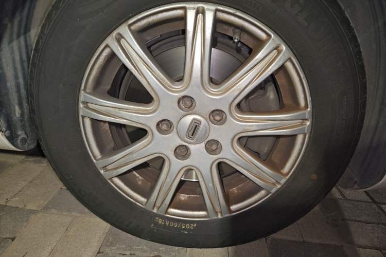 Used Qoros 3 2018 Sedan 1.6L Automatic Leading Model Right Front Wheel Hub