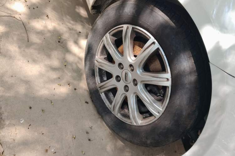 Used Qoros 3 2018 Sedan 1.6L Automatic Leading Model Right Front Wheel Hub