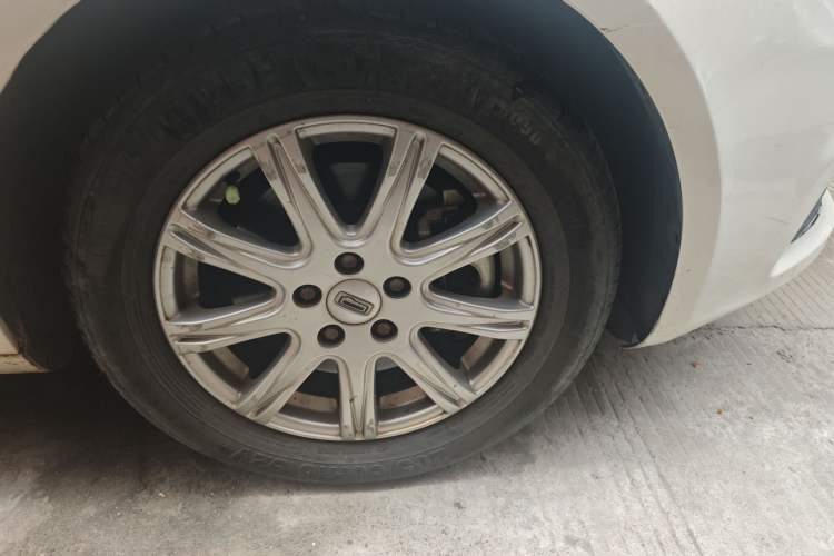 Used Qoros 3 2018 Sedan 1.6L Automatic Leading Model Right Front Wheel Hub