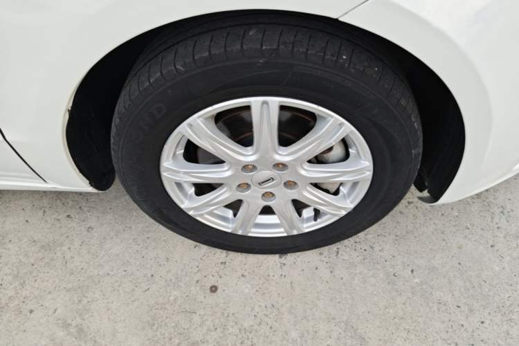 Used Qoros 3 2018 Sedan 1.6L Automatic Leading Model Right Front Wheel Hub