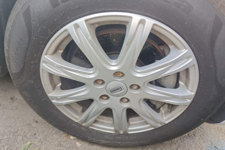 Used Qoros 3 2018 Sedan 1.6L Automatic Leading Model Right Front Wheel Hub