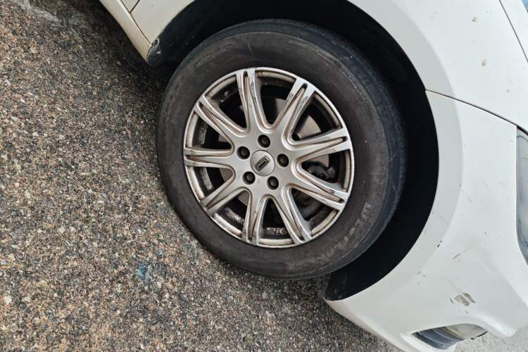 Used Qoros 3 2018 Sedan 1.6L Automatic Leading Model Right Front Wheel Hub