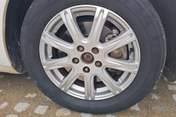 Used Qoros 3 2018 Sedan 1.6L Automatic Leading Model Right Front Wheel Hub
