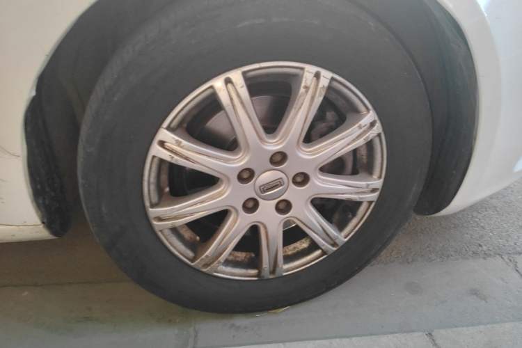 Used Qoros 3 2018 Sedan 1.6L Automatic Leading Model Right Front Wheel Hub