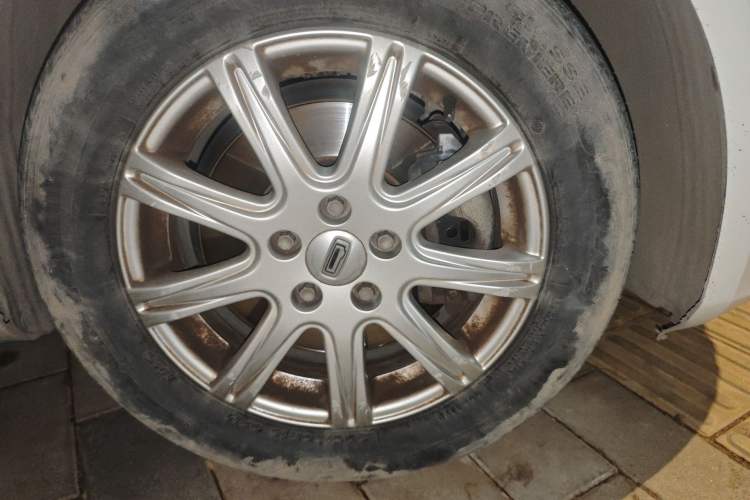 Used Qoros 3 2018 Sedan 1.6L Automatic Leading Model Right Front Wheel Hub