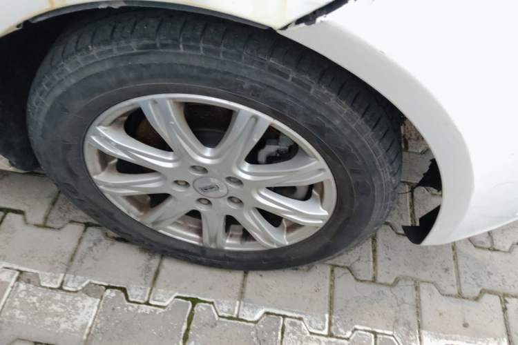 Used Qoros 3 2018 Sedan 1.6L Automatic Leading Model Right Front Wheel Hub