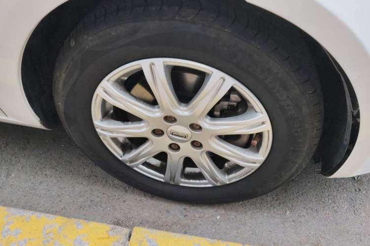 Used Qoros 3 2018 Sedan 1.6L Automatic Leading Model Right Front Wheel Hub