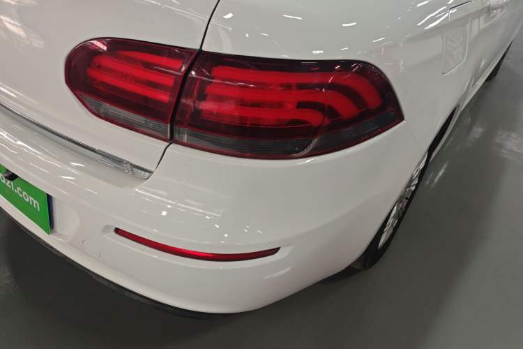 Used Qoros 3 2018 Sedan 1.6L Automatic Leading Model Right Rear Taillight