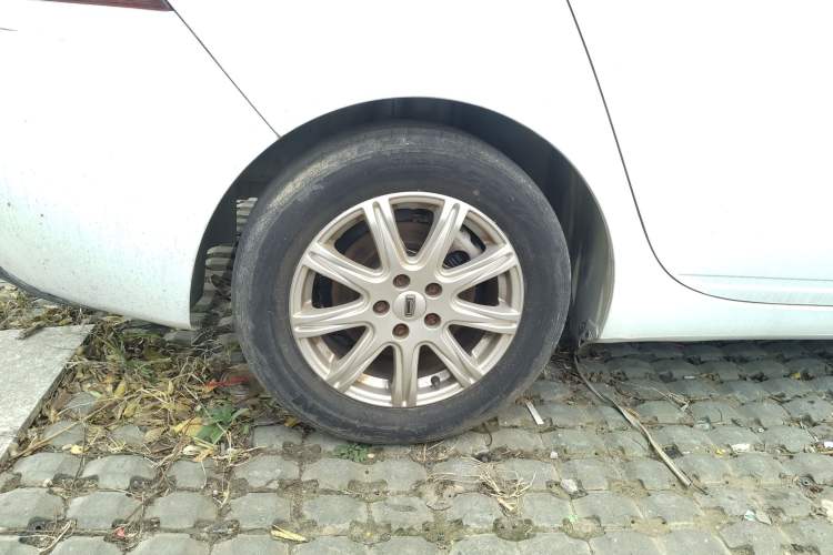 Used Qoros 3 2018 Sedan 1.6L Automatic Leading Model Right Rear Wheel Hub