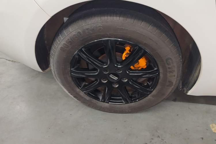 Used Qoros 3 2018 Sedan 1.6L Automatic Leading Model Right Rear Wheel Hub