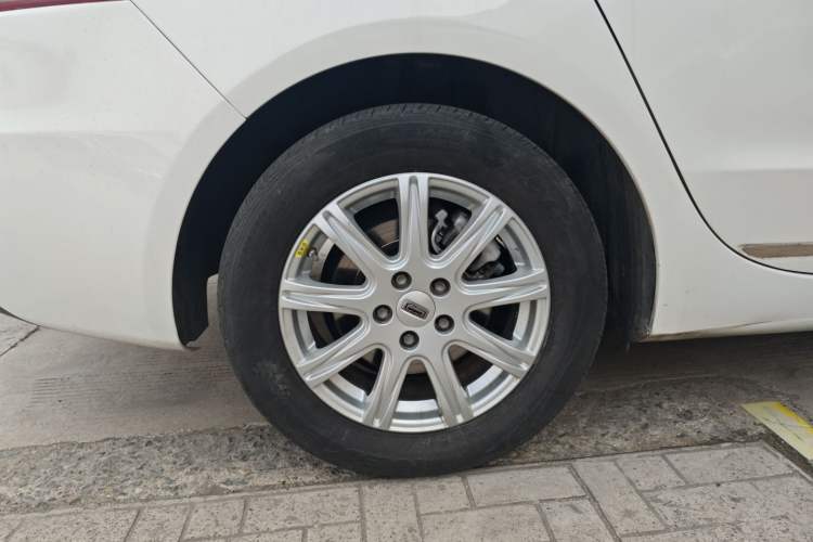 Used Qoros 3 2018 Sedan 1.6L Automatic Leading Model Right Rear Wheel Hub
