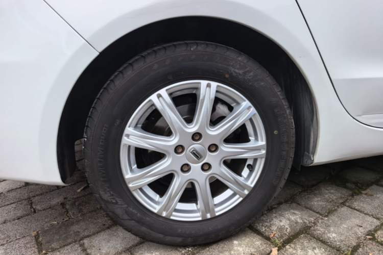 Used Qoros 3 2018 Sedan 1.6L Automatic Leading Model Right Rear Wheel Hub