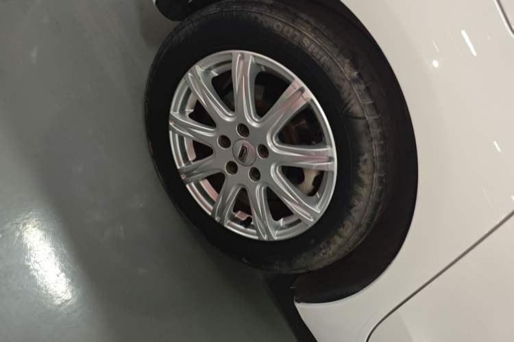 Used Qoros 3 2018 Sedan 1.6L Automatic Leading Model Right Rear Wheel Hub