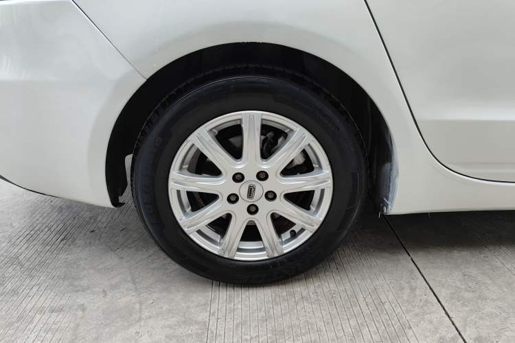 Used Qoros 3 2018 Sedan 1.6L Automatic Leading Model Right Rear Wheel Hub