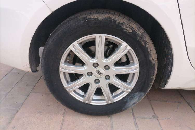 Used Qoros 3 2018 Sedan 1.6L Automatic Leading Model Right Rear Wheel Hub