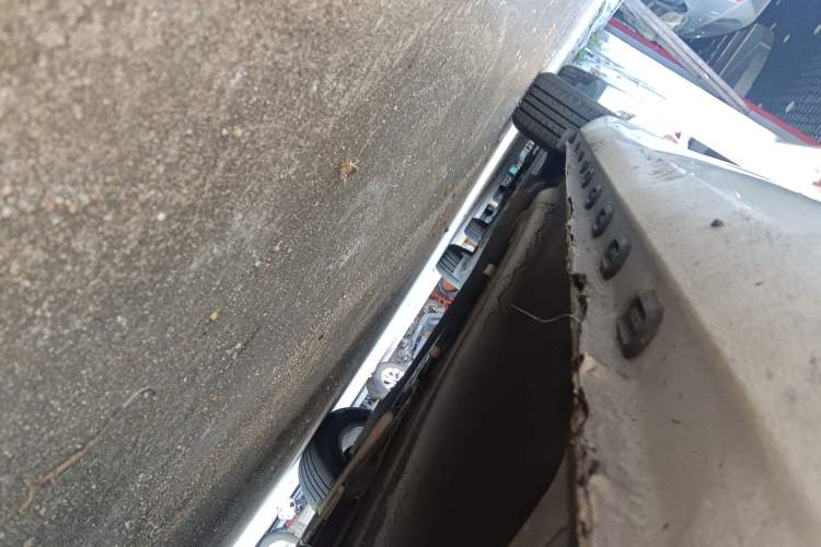 Used Qoros 3 2018 Sedan 1.6L Automatic Leading Model Right Side Sill