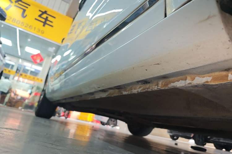 Used Qoros 3 2018 Sedan 1.6L Automatic Leading Model Right Side Sill